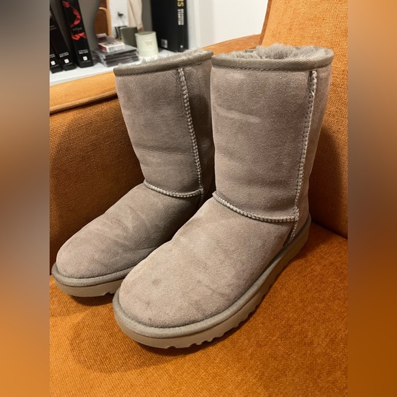 UGG Grey Classic Short Boot - Picture 1 of 7